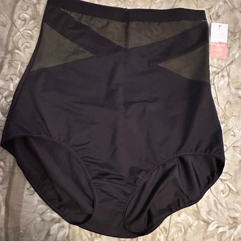 Cacique ultra high-waist brief NWT
